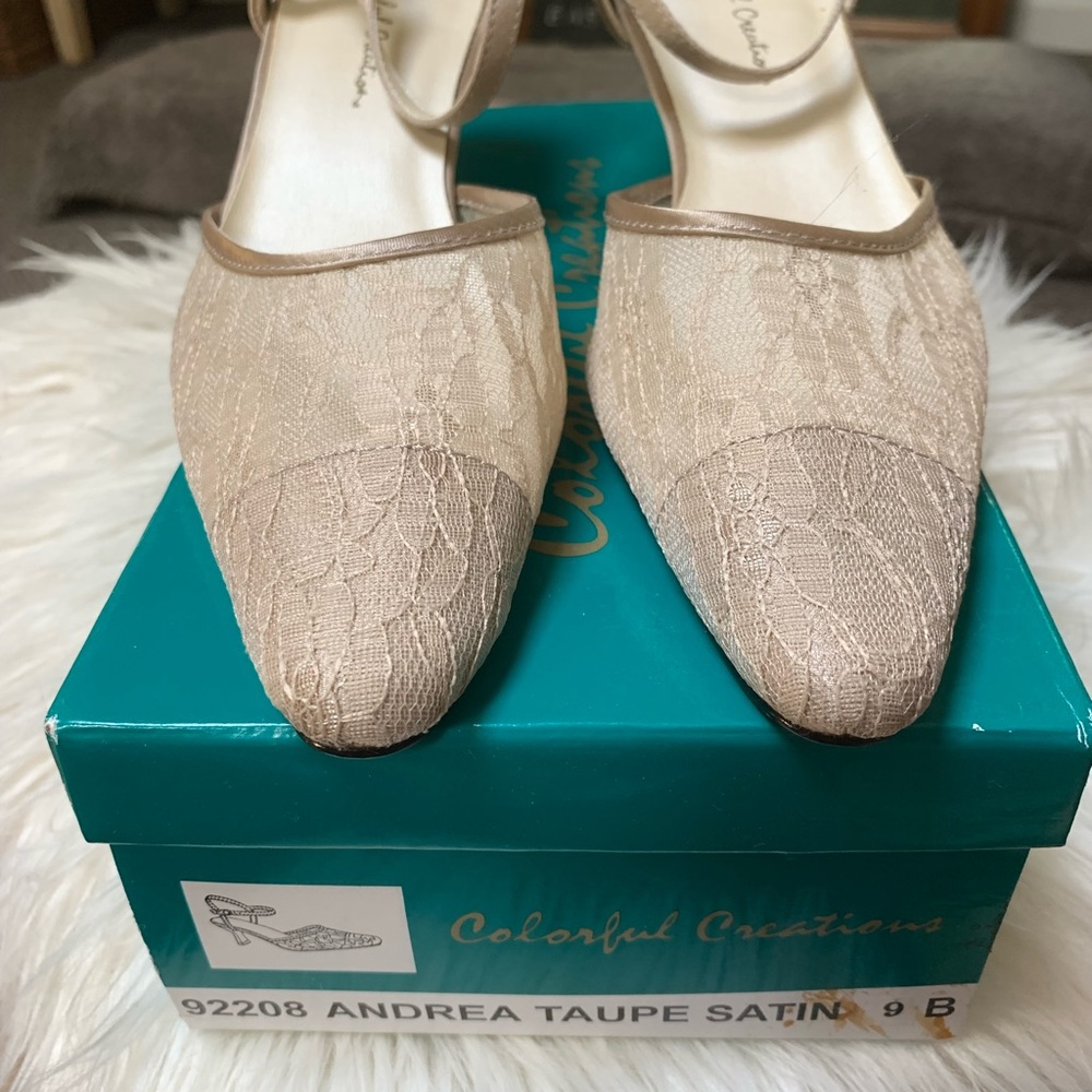 NIB Andrea taupe lace slingbacks